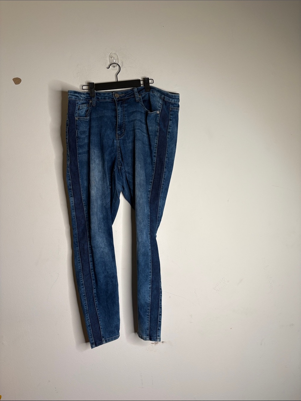 Fashion to Figure Women's Skinny Jeans in Medium Blue with Dark Blue Side Panels